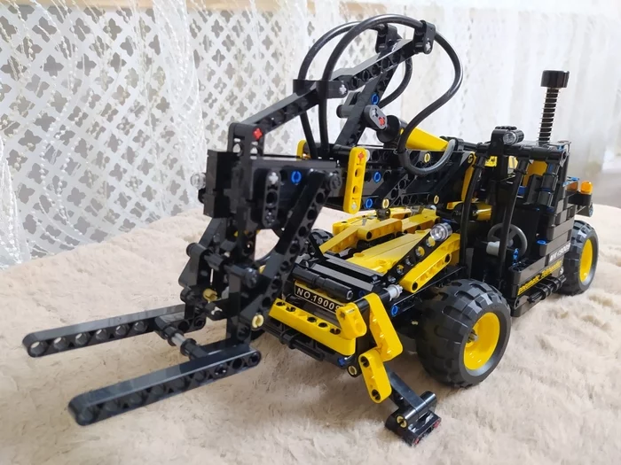 Pneumatic loader Mould king 19009 - My, Constructor, Lego, Hobby, Toys, Chinese goods, Analogue, Piston, Pneumatic hoses, Loader, Cubes, Technics, Video, Youtube, Longpost