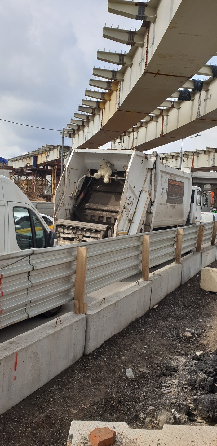 Уронили мишку на пол...