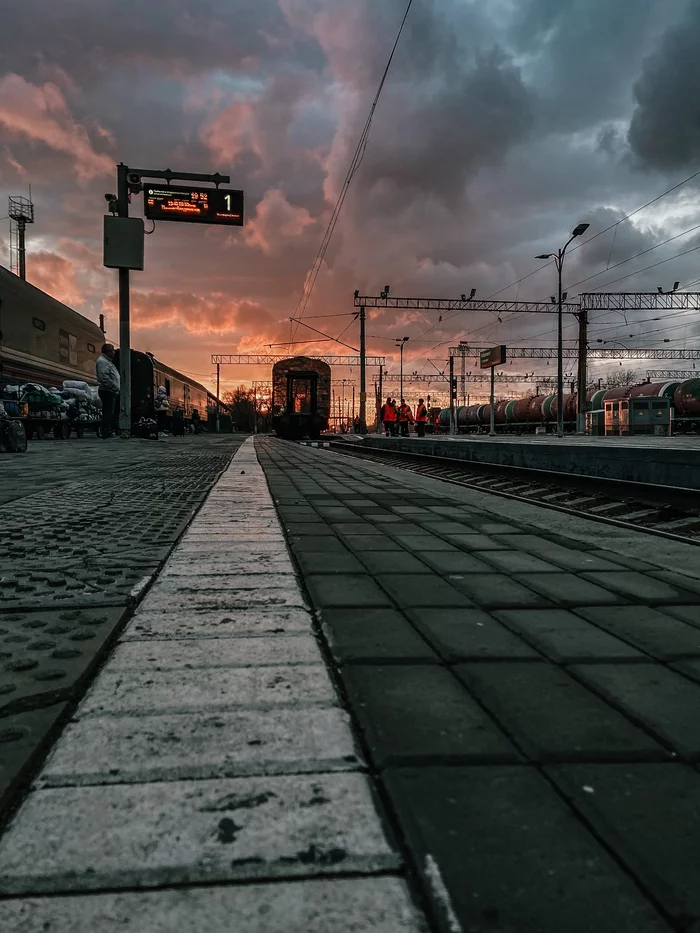 Evening Station - My, Railway, Khabarovsk, Sunset, A train, Longpost