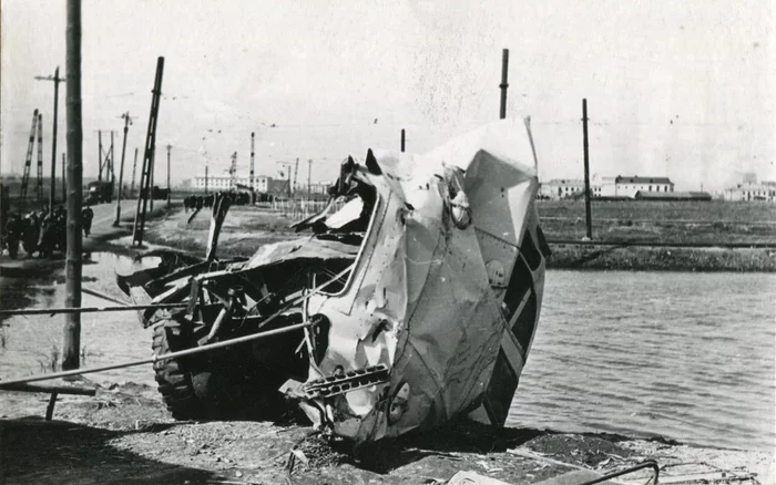 Passengers shouted and demanded to stop: 65 years ago, a catastrophe occurred on the tracks in Chelyabinsk, which was classified from everyone
 - Chelyabinsk, Catastrophe, the USSR, Story, Crash, Barrier, Railroad crossing, Death, Negligence, Carelessness, Secret materials, Bridge, Longpost, Negative