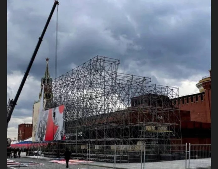 Drapery of Lenin's Mausoleum for the parade on May 9 - the USSR, May 9 - Victory Day, Mausoleum, Lenin, Decommunization