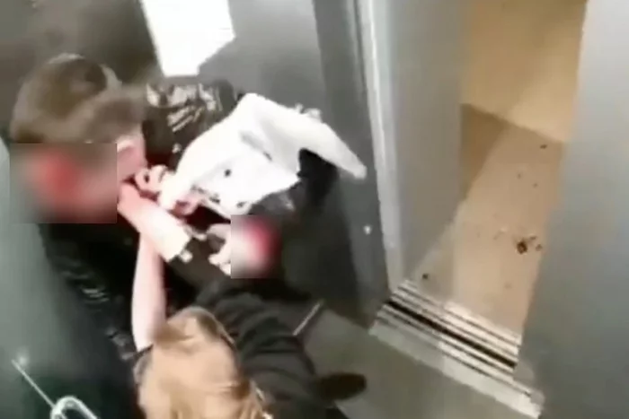 Broken faces and blood on the walls: a guy dragged a girl by her hair in an elevator in Khabarovsk
 - Khabarovsk, Elevator, Muzzle, Bad guy, Strong girl, Blood