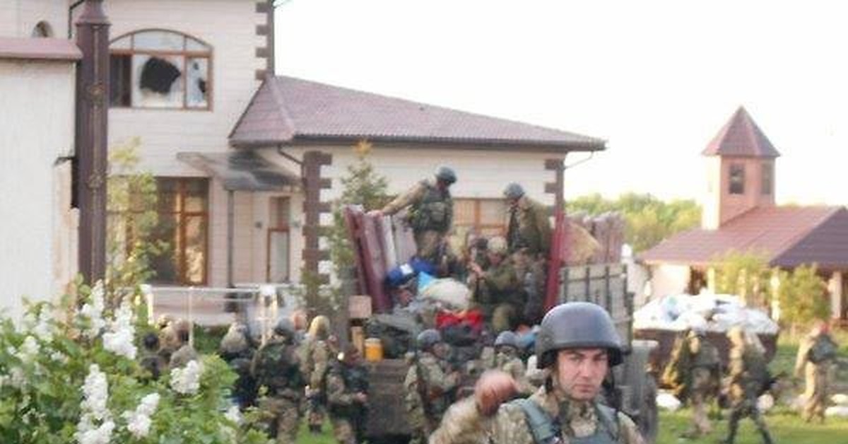 Мародеры украины. Украинские мародеры на Донбассе. Украинские мародеры ВСУ.