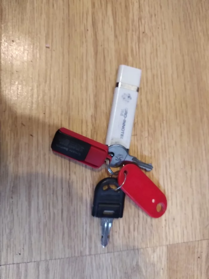 No one lost a flash drive? - My, Moscow, Find, Back to the owner, Flash drives, Found things