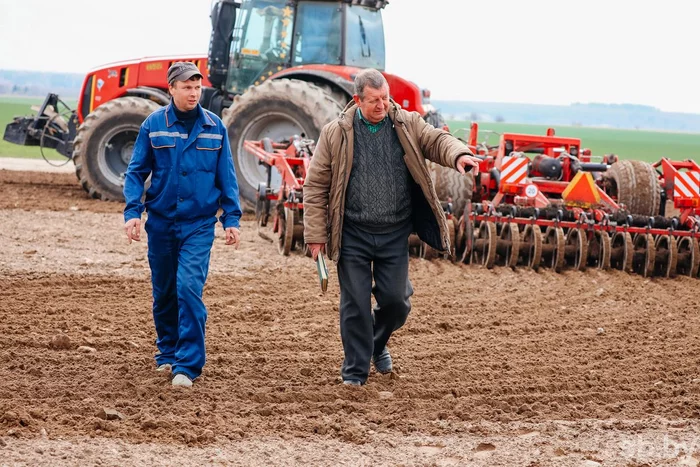 To complete the sowing in time - this is what the country's agrarians are striving for today. - Republic of Belarus, Сельское хозяйство, sowing, Spring, Family row, Squirearchy, Work, Technics, Longpost