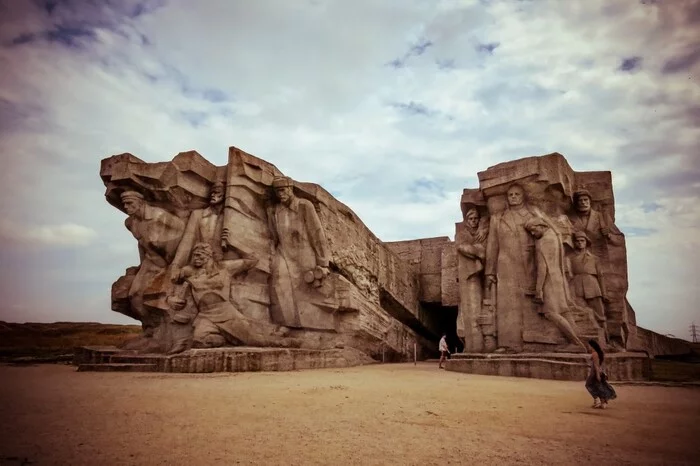 Response to the post Monument - My, Monument, Architectural monument, Kerch, Adzhimushkai quarries, The Great Patriotic War, Reply to post, Longpost