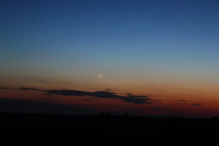 The rapprochement of the young Moon and Mercury in the evening May sky 02.05.2022 - My, The photo, Stars, moon, Mercury, Planet, Sunset, Sky, Canon