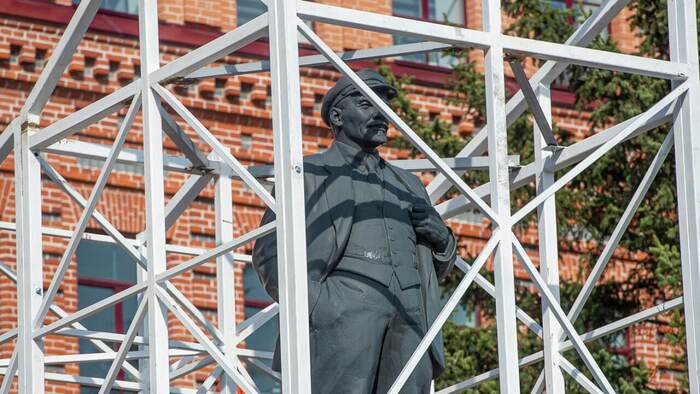 Замуровали!