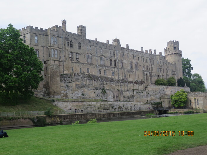   .   (Warwick Castle).  3 , , , , , 