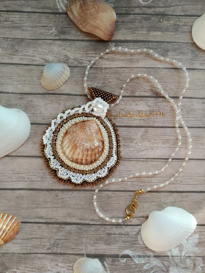 Pendant Shell in sea foam - My, Needlework without process, Creation, Handmade, Pendant, Seashells, With your own hands, Beading, Beadwork, Beads, Japanese beads, Longpost