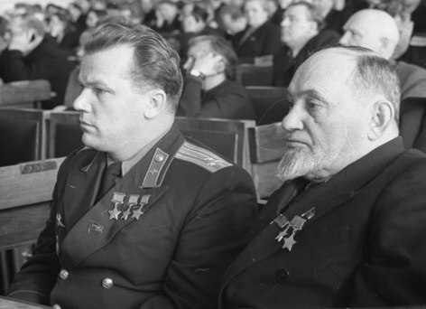 Кожедуб, Ковпак — герои Украины