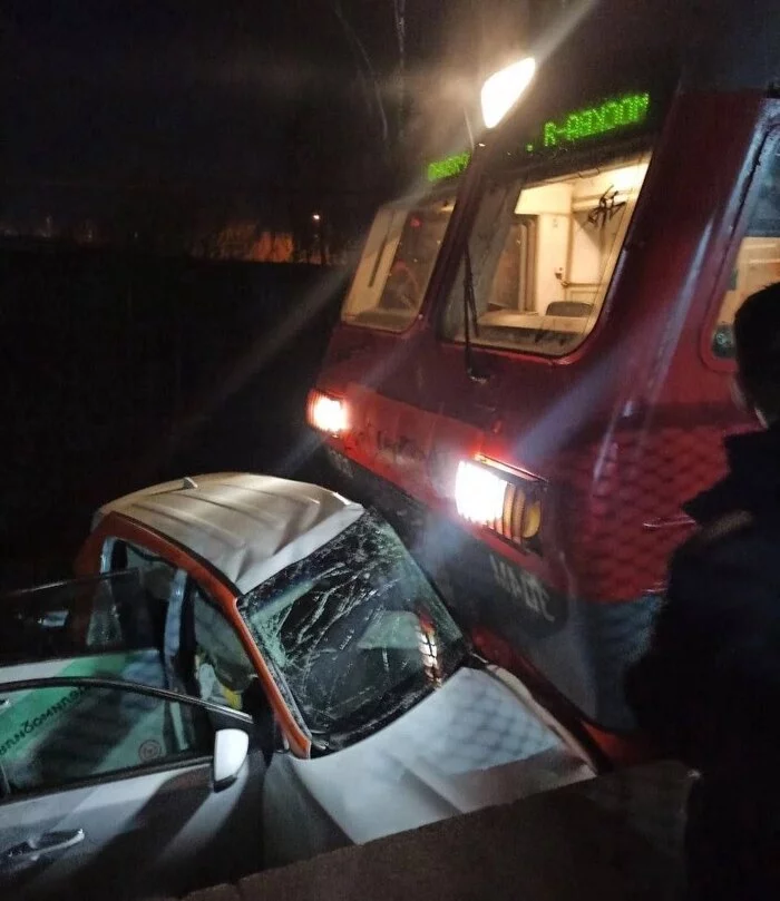 Road accident in Ivanteevka and Berezniki (Perm Territory) - Road accident, Perm Territory, Berezniki, Ivanteevka, Moscow region, Auto, A train, Video, Vertical video, Longpost
