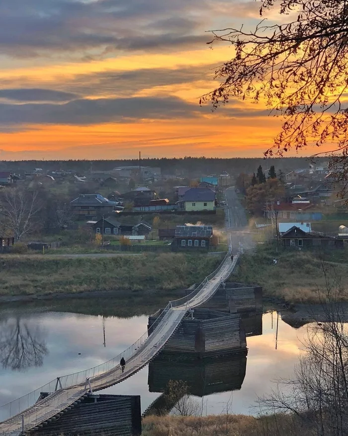 Подвесной мост в Верхотурье , Свердловская область - Мост, Вода, Дом, Деревня, Свердловская область