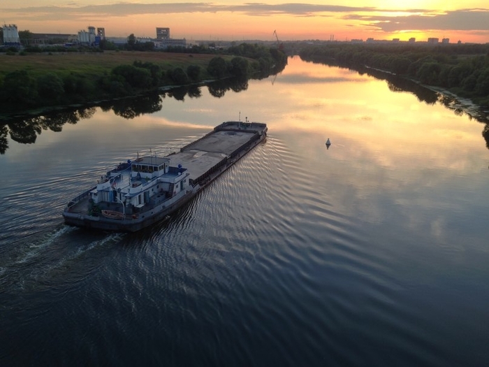 Закат над рекой