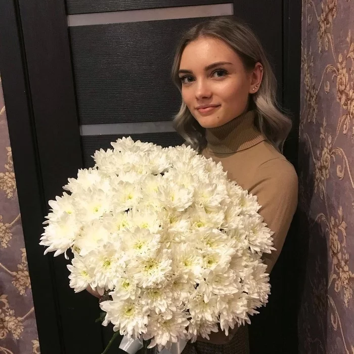 With a bouquet - Girls, The photo, Flowers, Smile