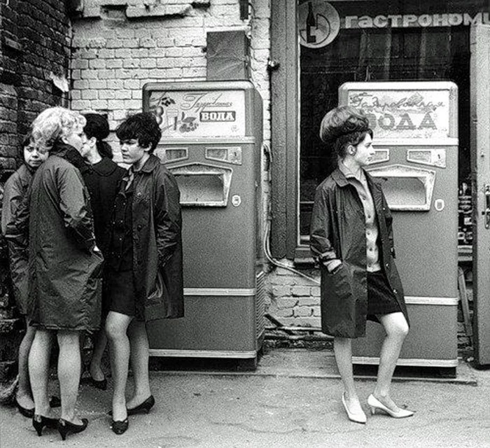 Evgeny Kashirin, Ryazan, 1960 - the USSR, History of the USSR, Made in USSR, Black and white photo, Old photo, История России, Soda, Soda machine