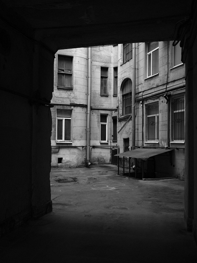 Secluded courtyard on Petrogradka - My, Photographer, The photo, Fujifilm, Saint Petersburg, Petrogradka, Architecture, Courtyard, Walk, Black and white, Black and white photo, Longpost, Street photography