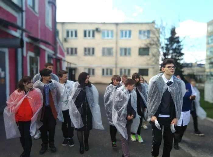 Schoolchildren were given a tour of the distillery - Republic of Belarus, Pupils, Excursion, Distillery, Alcohol