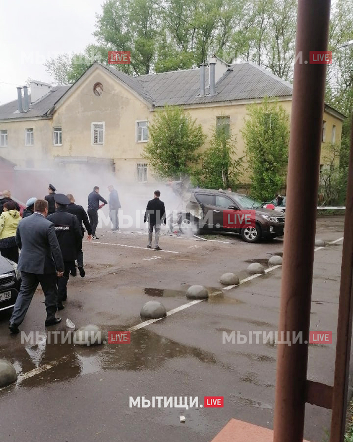 Боеприпас ручного противотанкового гранатомета (РПГ) взорвался в багажнике Kia Sorento в Мытищах на ул.Матросова Происшествие, Оружие, Подмосковье, Московская область, Стрельба, Полиция, МВД, Криминал, Мытищи, Мытищинский район, Гранатомет, Длиннопост