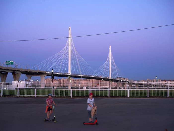 Evening on Novokrestovskaya embankment - My, The photo, Saint Petersburg, Street photography, Walk, Architecture, Atmosphere, Sunset, Evening, , Town, Summer, Embankment, Sky, 2021, Fujifilm, Longpost, Cable-stayed bridge, Lakhta Center, Zsd