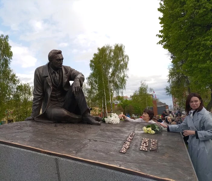 Памятник актеру Вячеславу Тихонову открыли на его родине в Павловском Посаде - Моё, Штирлиц, Памятник, Вячеслав Тихонов, Павловский Посад, Подмосковье, Длиннопост, Видео, YouTube