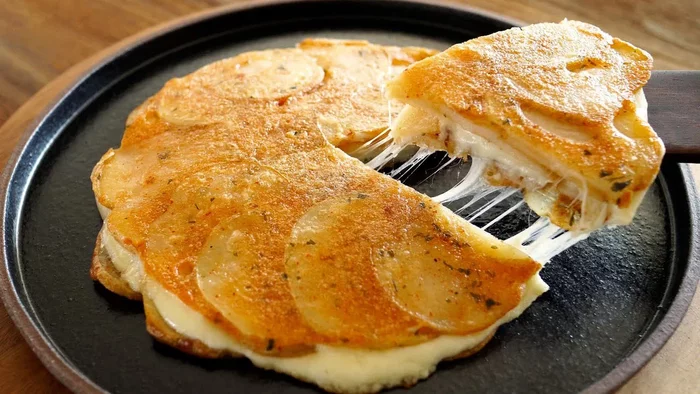 Fried potato pancake with cheese: a quick yummy - My, Food, Potato, Roast potatoes, Yandex Zen, Dinner, Afternoon snack, Yummy, Snack, Preparation, Longpost, Recipe