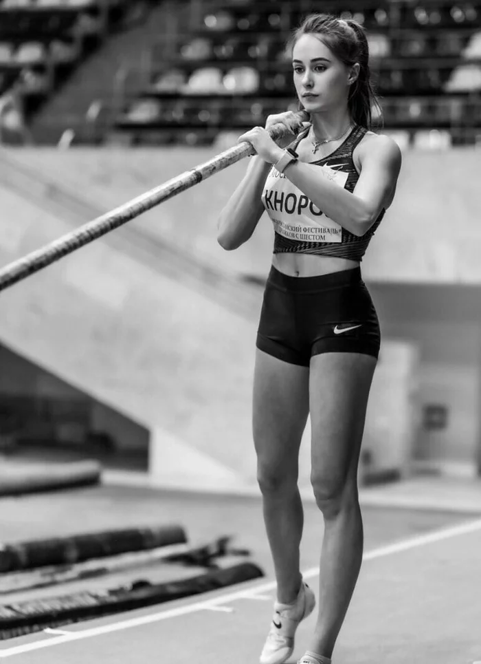 Спортсменка - Девушки, Фотография, Спортсмены, Прыжки с шестом, Черно-белое фото, Ножки