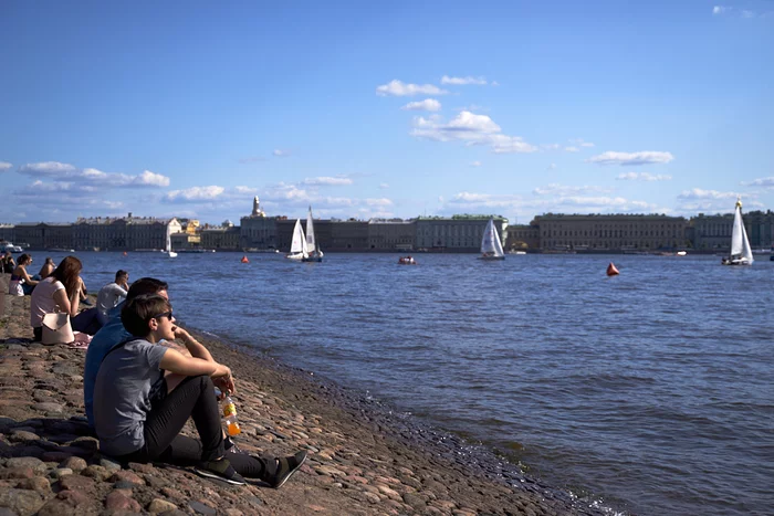 Поднять паруса - Моё, Санкт-Петербург, Фотография, Уличная фотография, Фотограф, Нева, Парусник, Яхтинг, Заячий остров, Лето, Город, Река, Небо, Облака, Длиннопост