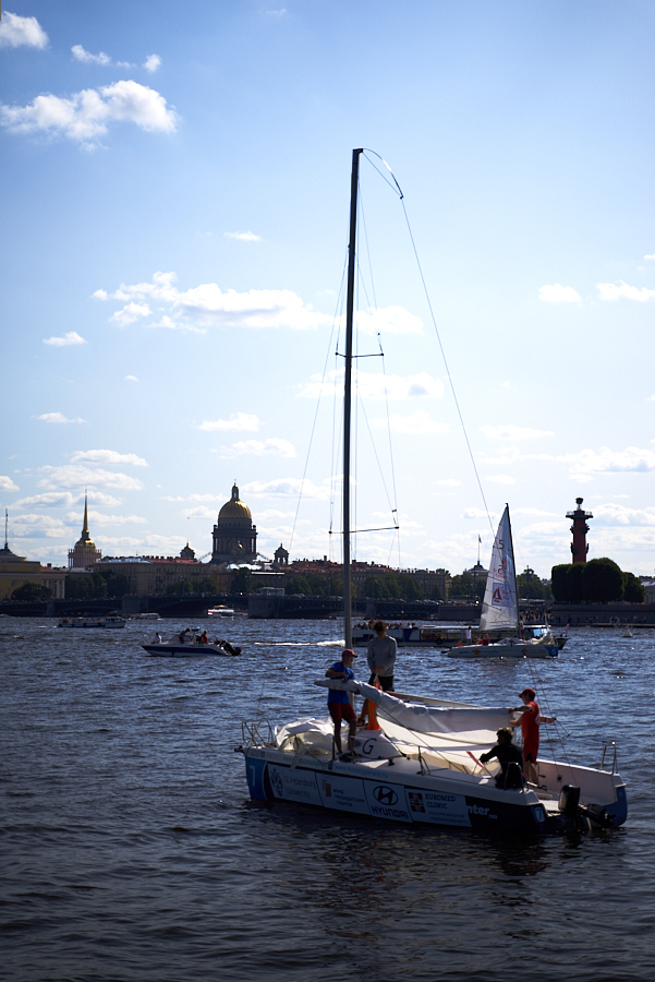 Raise the sails - My, Saint Petersburg, The photo, Street photography, Photographer, Neva, Sailboat, Yachting, Hare Island, Summer, Town, River, Sky, Clouds, Longpost