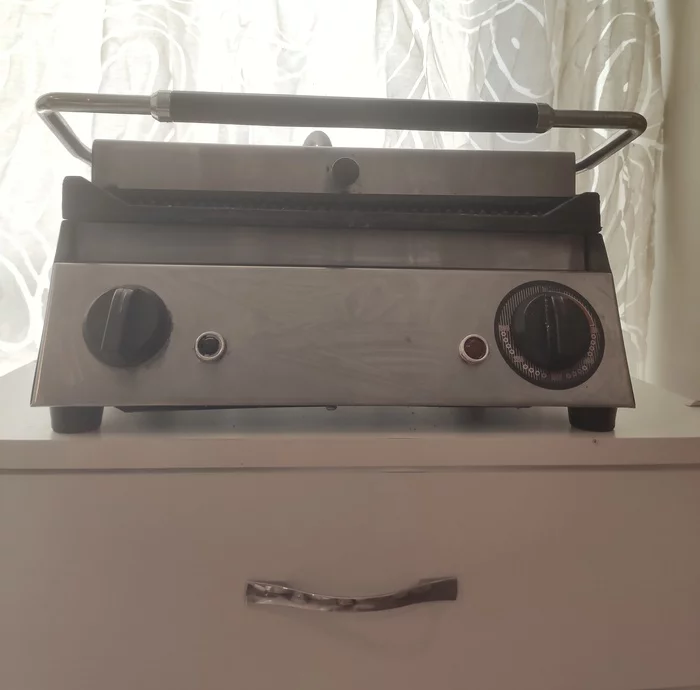 Seems like a grill is watching me - My, Grill, Pedestal, Pareidolia