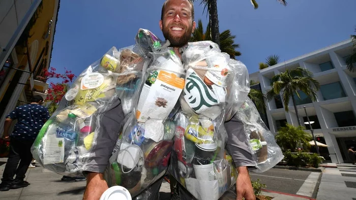 An eco-activist wears the waste he produces in a special suit - Garbage, Ecology, Waste recycling, Activists, Longpost