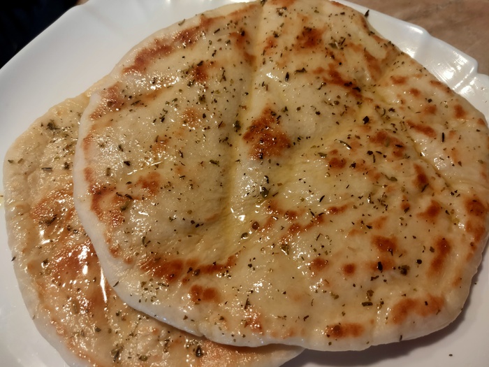 Простые лепешки, если лень сегодня победила и за хлебом никто не пошел!