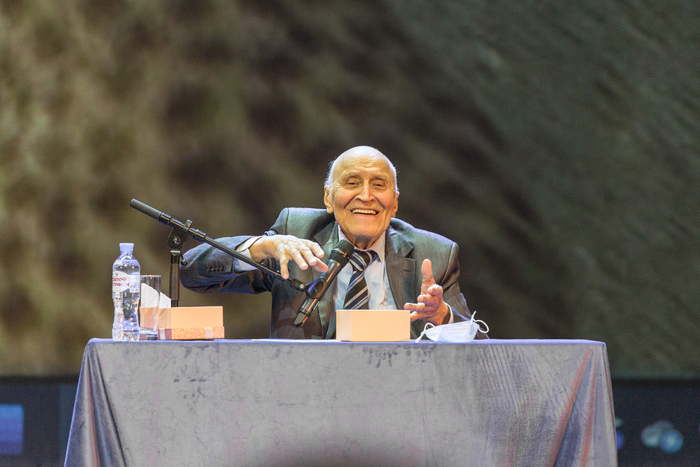 ������ �. ��������