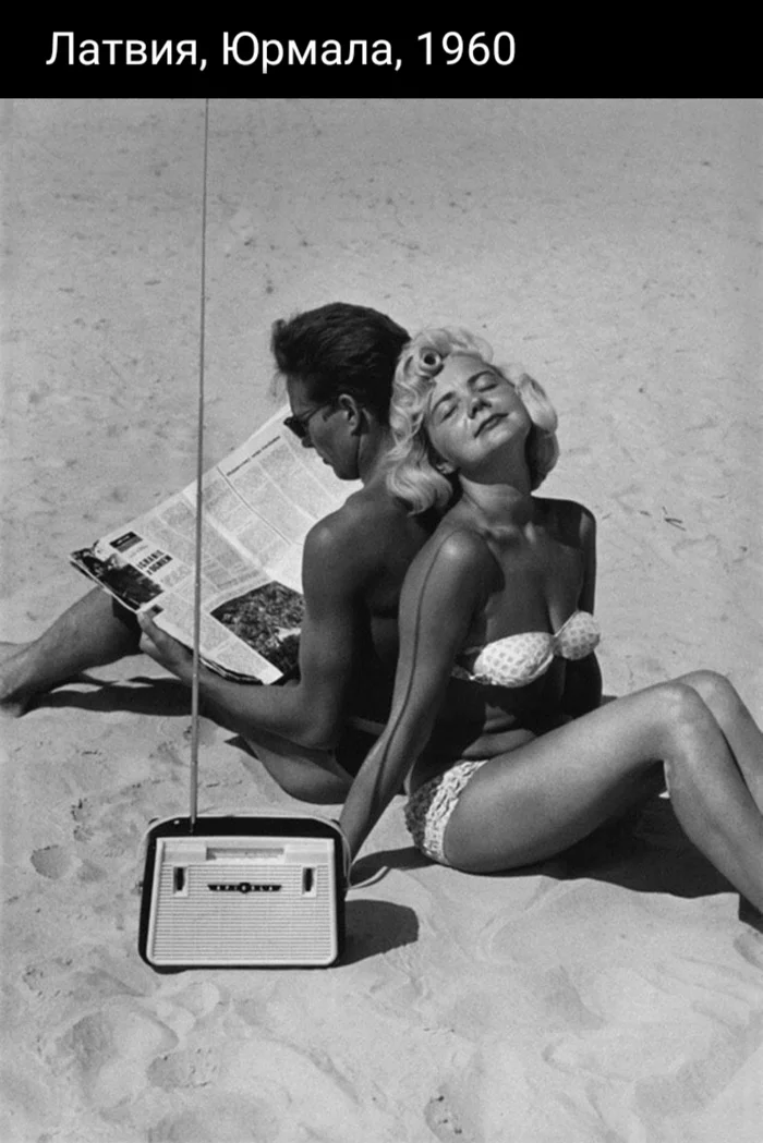 On the beach in Jurmala - The photo, Picture with text, Old photo, Girls, 60th, the USSR, Beach, Pair, Black and white photo