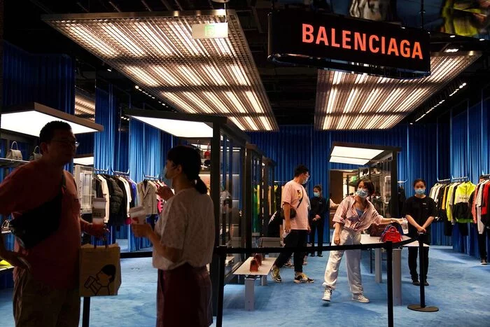 Balenciaga Boutiques Will Soon Accept Ethereum and Bitcoin in the US - My, Bitcoins, Cryptocurrency, Finance, Stock market, Economy, Stock exchange, Investments, Dollars