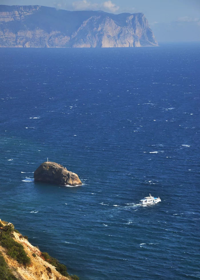 Teplohodik - My, The photo, Crimea, Cape Fiolent, Motor ship, Sea, The rocks