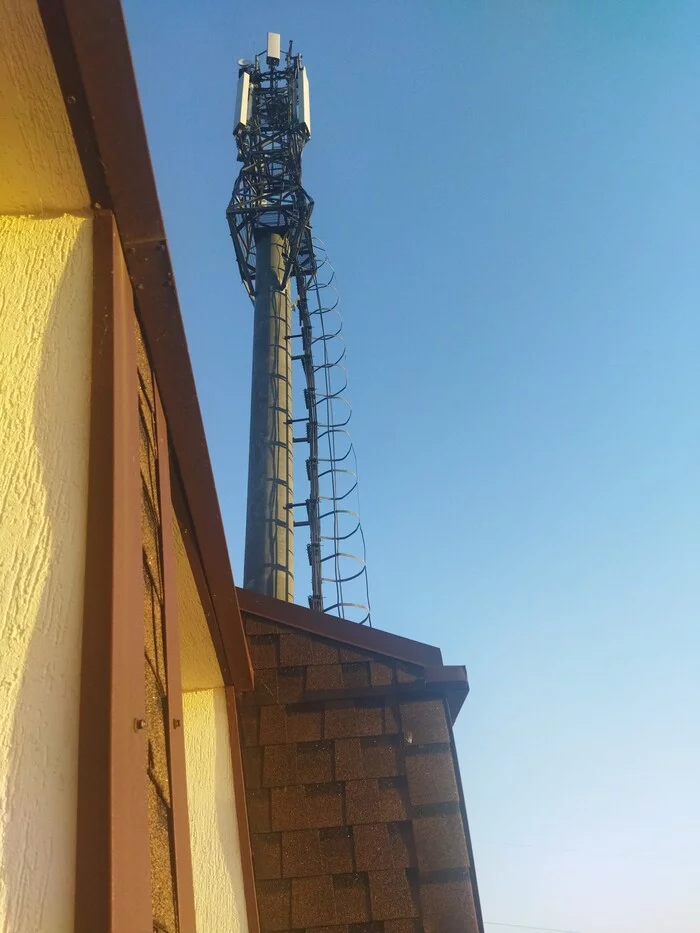 What is it. How dangerous is that thing above the balcony? - Antenna, Radiation, Engineer
