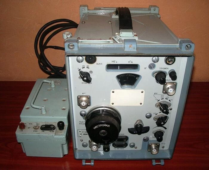 Army radio R-326M (Shoroh-M) has been produced since 1986 - My, Electronics, Retro, Past, Nostalgia, Made in USSR, Overview, Longpost, Radio