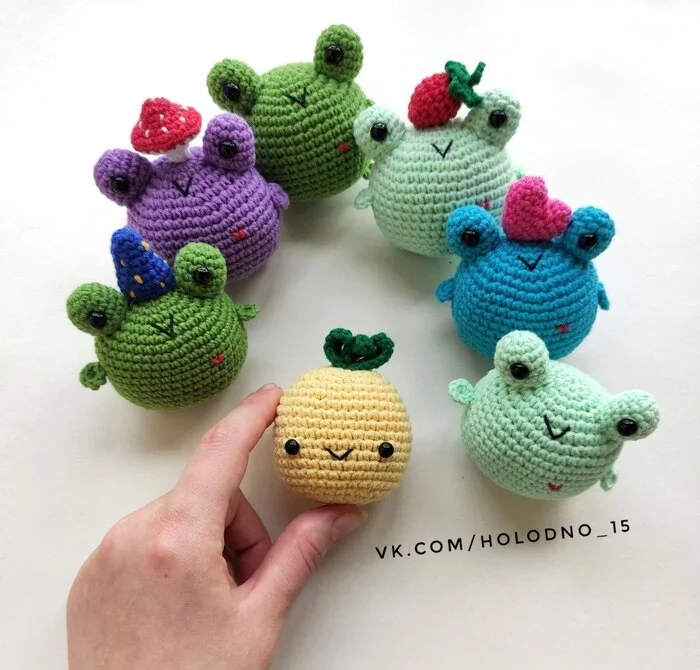 Zhabko balls and a small pineapple - My, May, Toys, Handmade, Amigurumi, Toad, Frogs, Knitting, Needlework without process