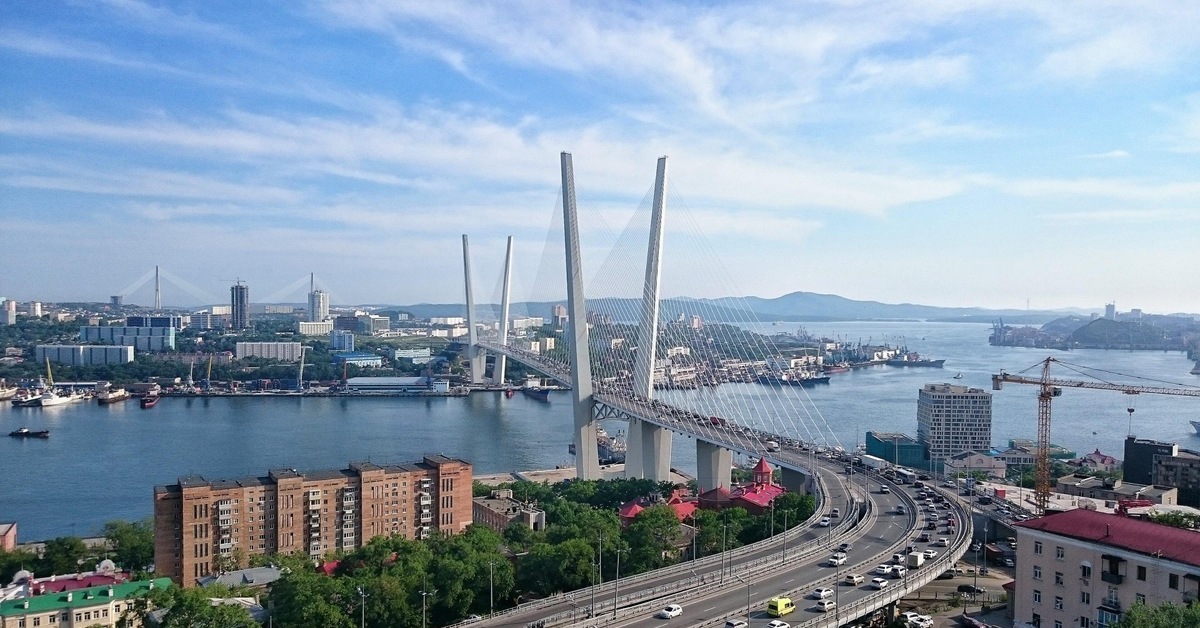 Владивосток кыргызстан. Бухта золотой Рог Владивосток. Золотой мост Приморский край. Мост в городе Владивостоке. Владивосток достопримечательности золотой мост.