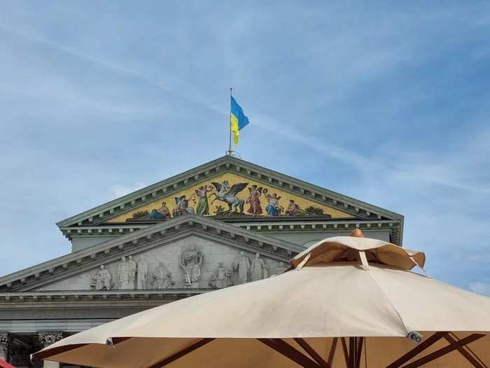 Center of Munich. Bavarian State Opera - My, Politics, Germany, Ukraine, Flag, Munich, Opera and opera houses, Centre, Longpost