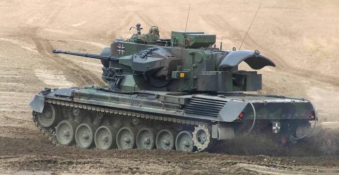 Flugabwehrkanonenpanzer. Сможете выговорить? Это немецкие ЗСУ Gepard