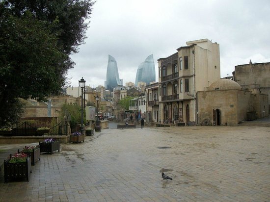 Baku plays on contrasts. A small selection of views of the hometown - Baku, Architecture, A fine line, Longpost