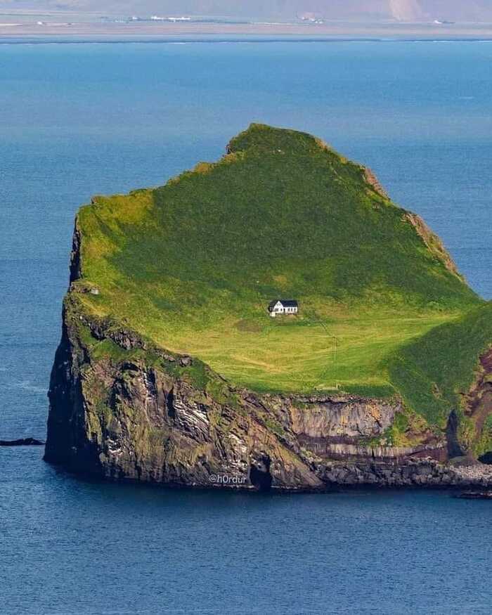 The loneliest house in the world - House, Island, Iceland, One, Interesting, Hunting lodge, Birds, The photo, Longpost