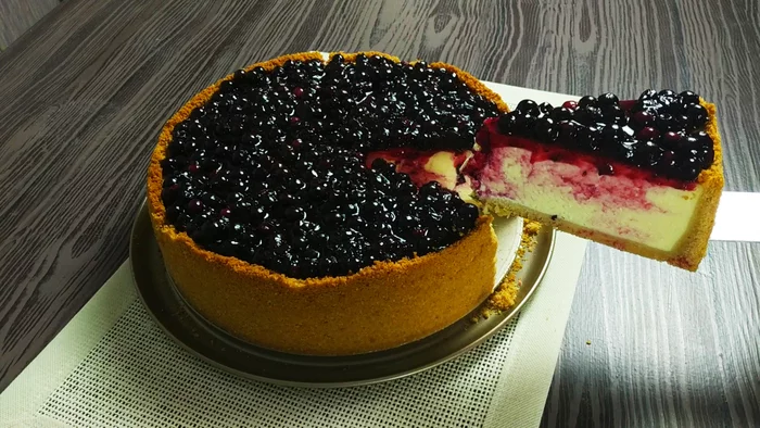 Cheesecake with berry sauce - My, Video recipe, Recipe, Preparation, Cooking, Yummy, Dessert, Bakery products, Cheesecake, Cake, Pie, Video, Youtube, Longpost