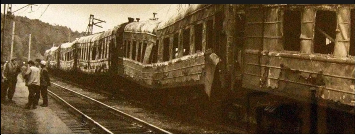 На железной дорогой 1989. Новосибирск-Адлер катастрофа 1989. Железнодорожная катастрофа под Уфой 4 июня 1989 года. Трагедия поезда Новосибирск Адлер 1989 года.