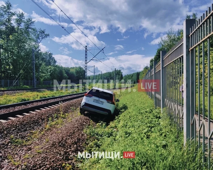 Parked carsharing right on the rails! - My, Mytischi, Mytishchi district, Car sharing, Road accident, Traffic police, Parking, Неправильная парковка, Longpost