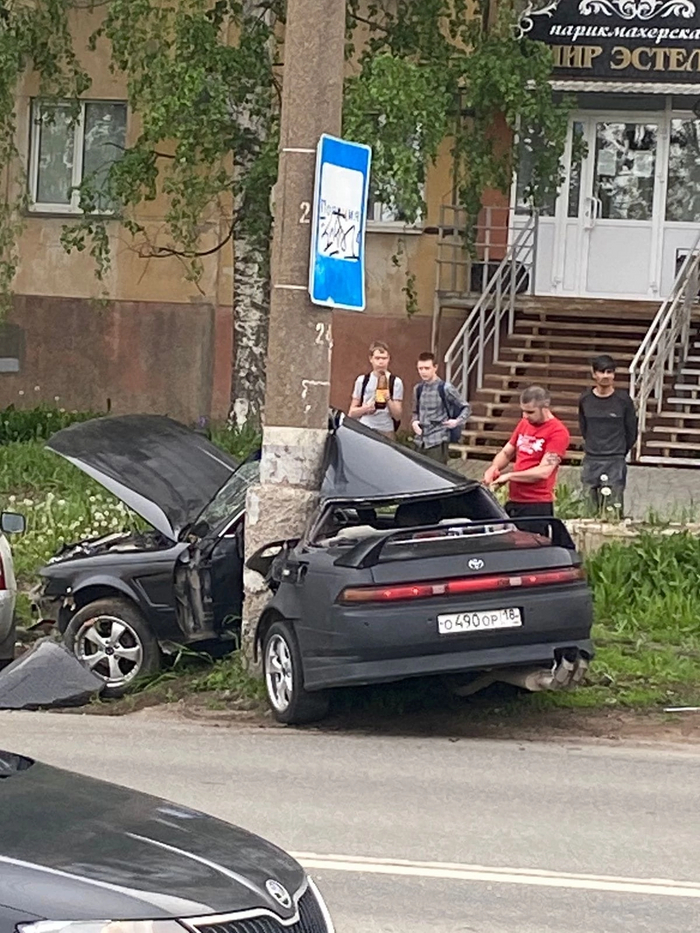 Машину поставили в гараж в вагон погрузили