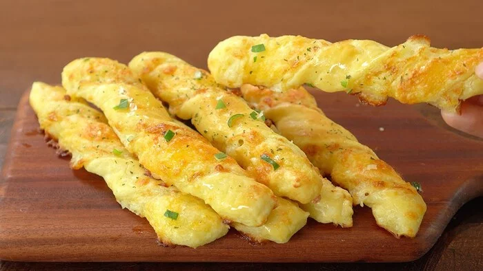 Cheese sticks in honey-garlic sauce: awesome appetizer - Recipe, Cooking, Snack, Preparation, Cheese sticks, Longpost