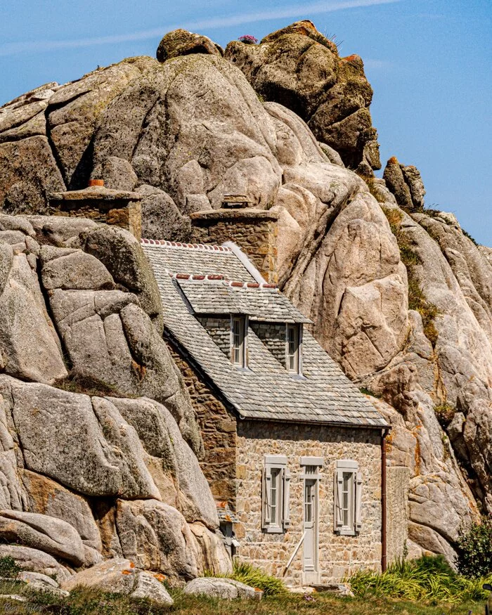 Castel Meur - a house between rocks. Plougrescant, Bretagne, France - France, Brittany, The rocks, House, Granite, The photo